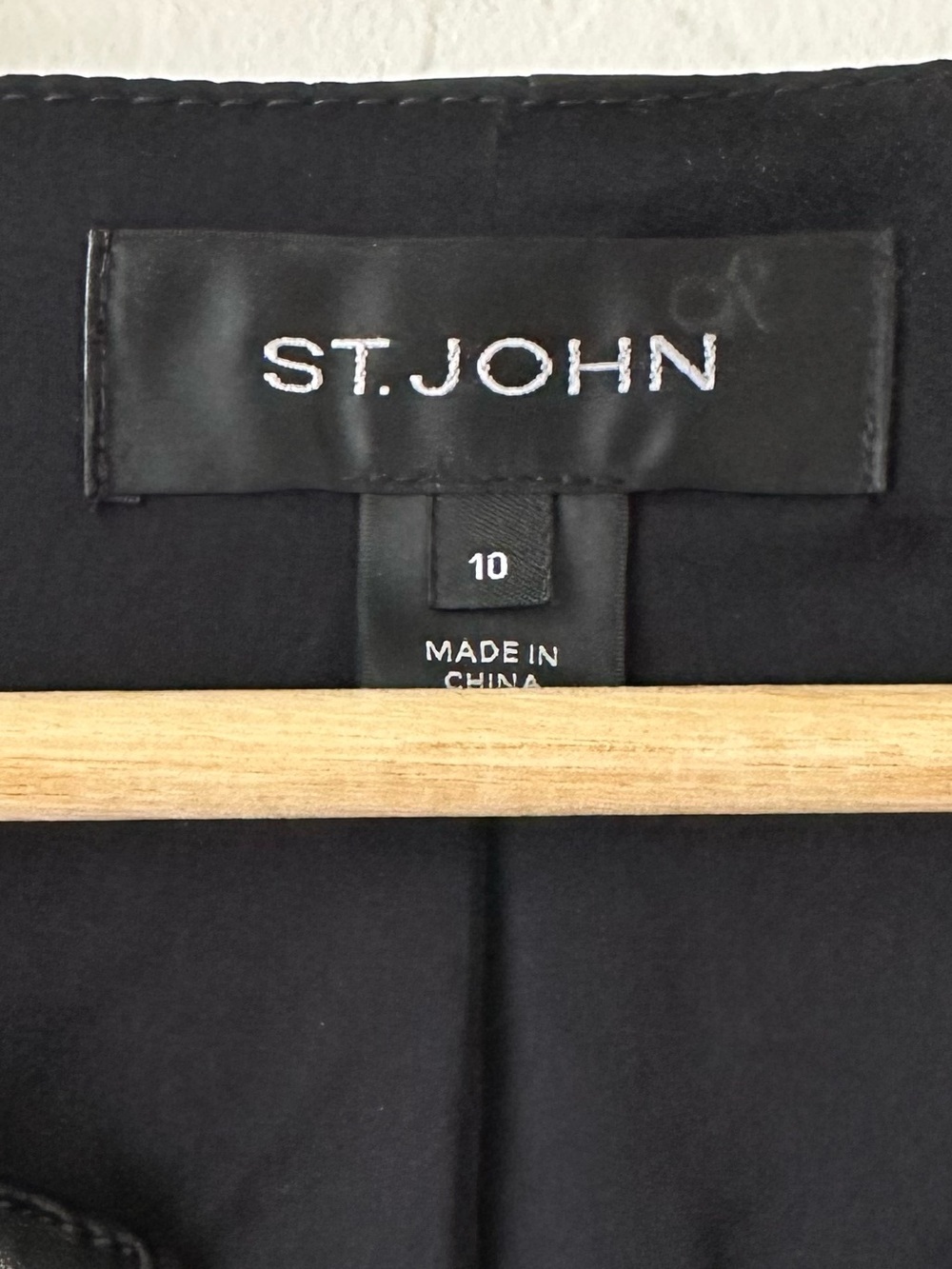 St. John Black Leather & Navy Moto Zip Front Jacket Size 10 - Picture 4 of 7